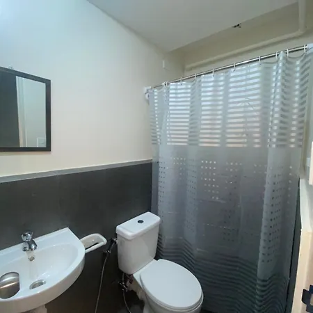 1Br Condo - Urban Deca Homes Commonwealth